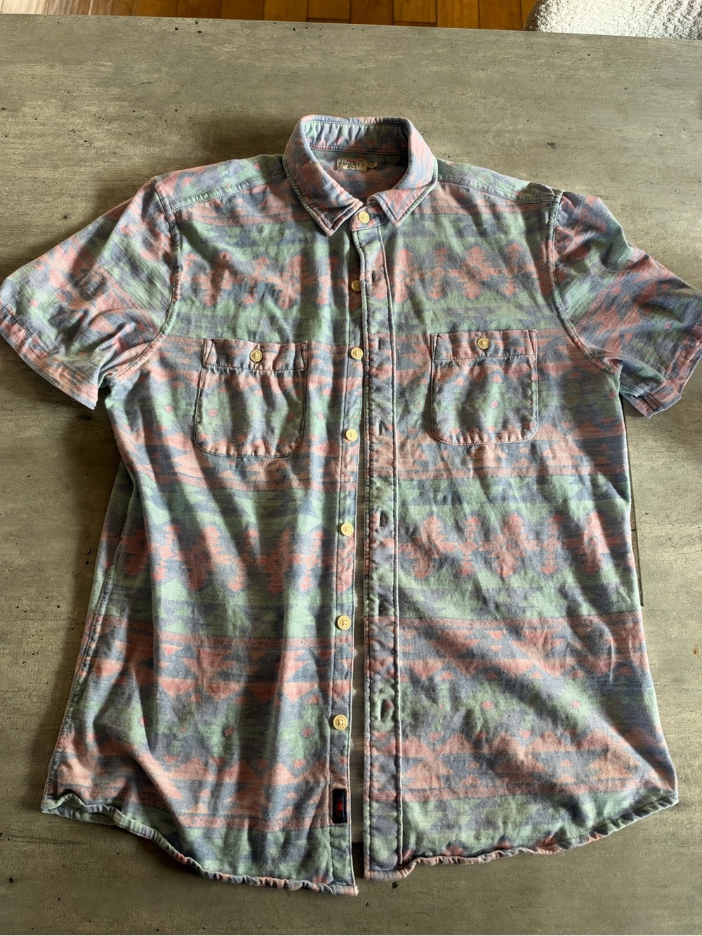 Fahrety Short-Sleeve Casual Button-Up Shirt in Pastel Green & Pink